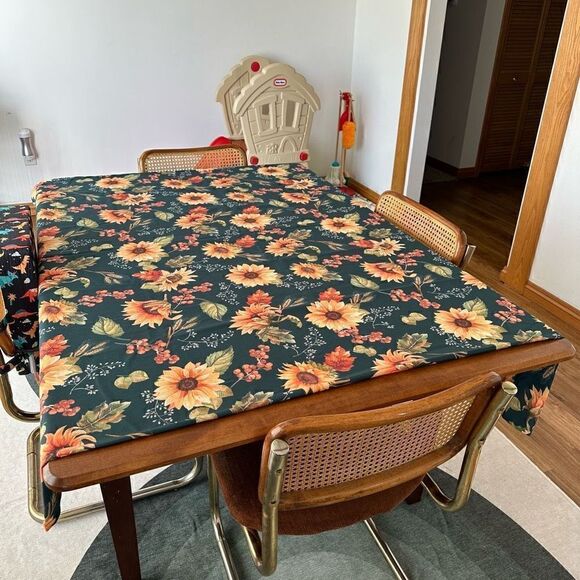 Cynthia Rowley 60” X 120” Oblong Rectangle Forest Green Sunflower Fall Foliage T - Picture 1 of 6